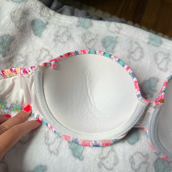 Victoria’s Secret Bikini top size 34C - Picture 8 of 8